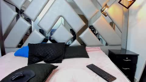 Nahomi  online show from 04/21/26, 08:12