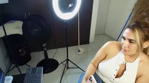 Snapshot of nahomiross chatting on 02/27/26, 02:11 NahomiRoss online show from 02/27/26, 02:11