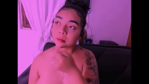 nahomy_hancook online show from 11/23/25, 10:26