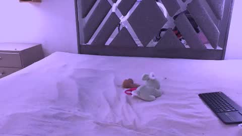 Nahomy online show from 11/11/25, 01:38