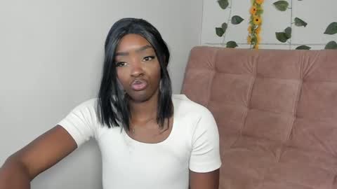 Nahomy  online show from 04/22/26, 06:20