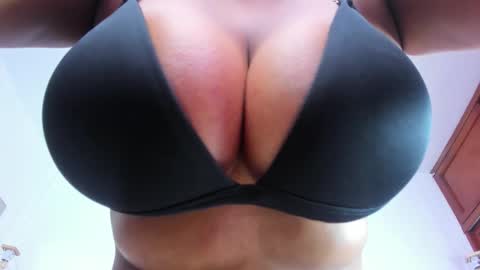 Nahomy online show from 09/25/25, 08:12