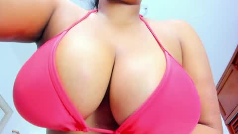 Nahomy online show from 04/14/26, 08:37