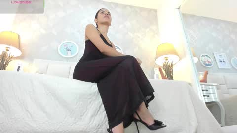 naia_cox online show from 11/04/25, 03:49