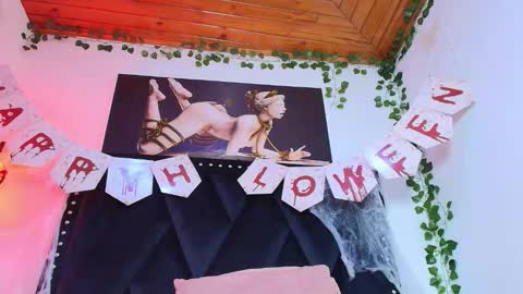 Naia x online show from 10/25/25, 08:25