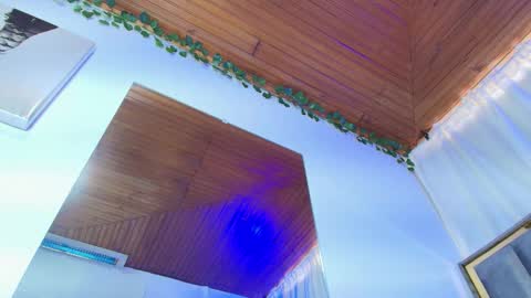 Naia x online show from 12/01/25, 09:09