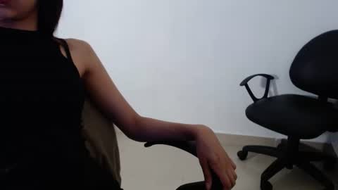 naiakit18 online show from 01/11/25, 03:42