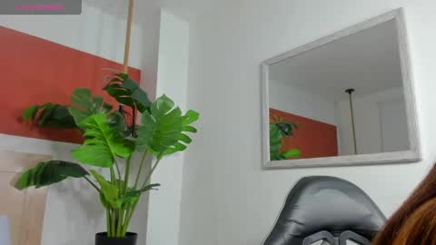 Snapshot of naiara30_ chatting on 05/27/26, 07:22 N A I A R A online show from 05/27/26, 07:22