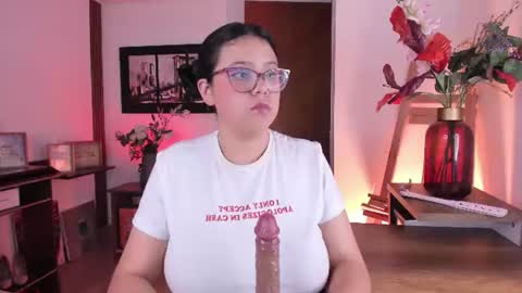 Snapshot of naiara_dreams chatting on 07/28/26, 02:29 naiara_dreams online show from 07/28/26, 02:29