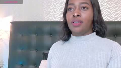 naiaramasson_ online show from 11/03/25, 12:17