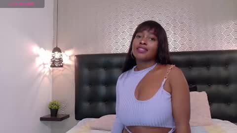 naiaramasson_ online show from 12/01/25, 12:10