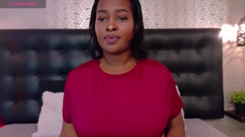 naiaramasson_ online show from 02/07/26, 12:09