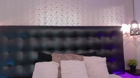 naiaramasson_ online show from 04/10/26, 12:10