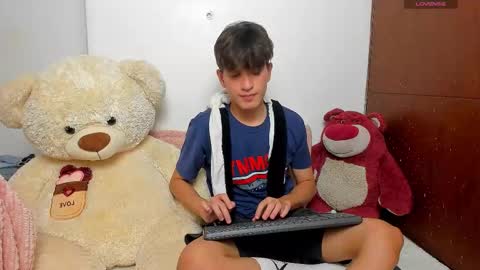 Snapshot of naim_theking chatting on 02/17/26, 06:32 N A I M T H E K I N G online show from 02/17/26, 06:32