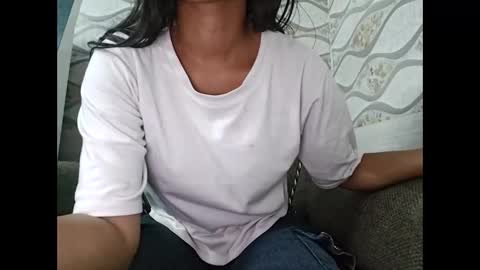 Naina online show from 10/25/25, 04:02