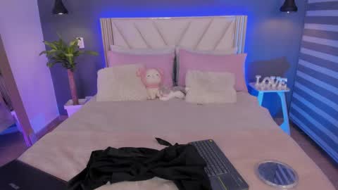 Naisha Ford online show from 04/09/26, 05:40