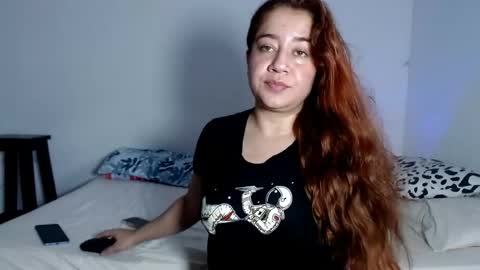 Natalia Flores online show from 05/06/26, 06:24