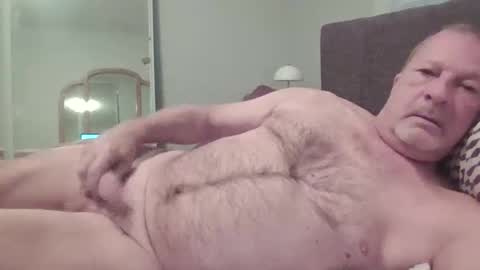 Snapshot of naked4ladies2 chatting on 10/26/25, 01:50 Naked4Ladies online show from 10/26/25, 01:50