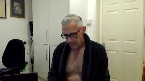 Snapshot of nakedcarpenteruk chatting on 05/21/26, 10:50 nakedcarpenteruk online show from 05/21/26, 10:50