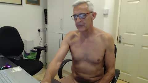 Snapshot of nakedcarpenteruk chatting on 06/02/26, 06:59 nakedcarpenteruk online show from 06/02/26, 06:59