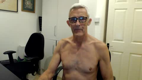 Snapshot of nakedcarpenteruk chatting on 06/14/26, 10:50 nakedcarpenteruk online show from 06/14/26, 10:50