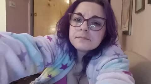 Snapshot of nakedcrafts chatting on 01/15/25, 05:50 Lizzy online show from 01/15/25, 05:50