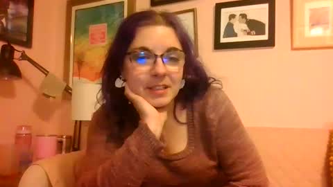 Snapshot of nakedcrafts chatting on 01/19/25, 07:36 Lizzy online show from 01/19/25, 07:36