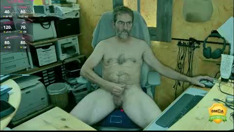 Snapshot of nakedluke chatting on 06/04/26, 12:22 Luke online show from 06/04/26, 12:22