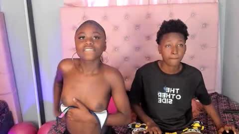 Snapshot of nalaandzuri chatting on 10/22/25, 01:11 nalaandzuri ebony lesbian blackgirls online show from 10/22/25, 01:11