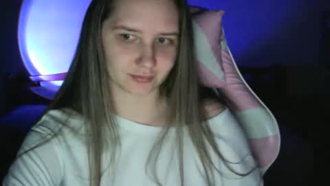 Snapshot of nalorine chatting on 04/04/26, 04:04 Lola online show from 04/04/26, 04:04