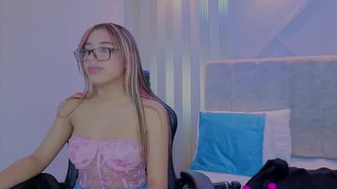 nami_sweet_ online show from 09/30/25, 03:06