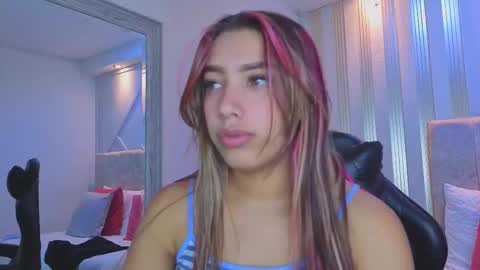 nami_sweet_ online show from 10/27/25, 12:09