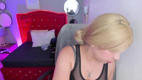 namiko_park online show from 02/11/25, 07:27