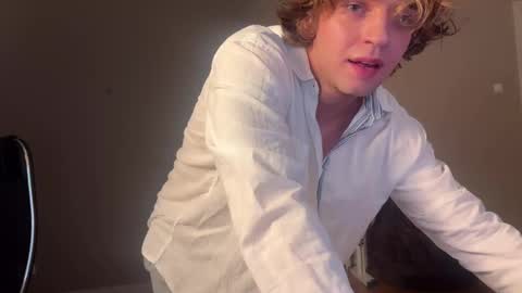 Snapshot of namiraaxel chatting on 12/20/24, 08:12 Georges online show from 12/20/24, 08:12