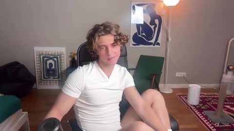 Snapshot of namiraaxel chatting on 01/17/25, 07:49 Georges online show from 01/17/25, 07:49