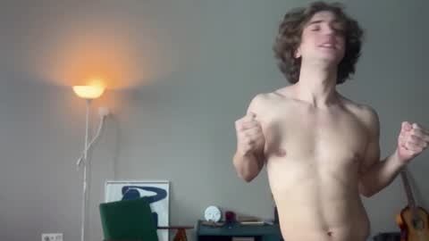 Snapshot of namiraaxel chatting on 02/11/25, 09:31 Georges online show from 02/11/25, 09:31