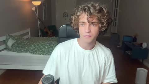 Snapshot of namiraaxel chatting on 02/14/25, 03:15 Georges online show from 02/14/25, 03:15