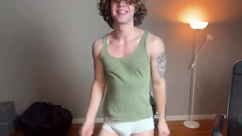 Snapshot of namiraaxel chatting on 03/04/25, 08:05 Georges online show from 03/04/25, 08:05