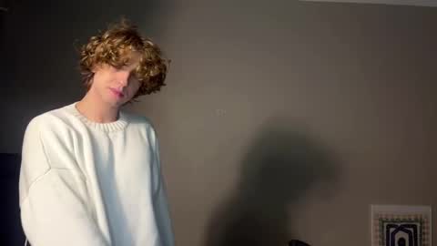 Snapshot of namiraaxel chatting on 10/21/25, 07:25 Georges online show from 10/21/25, 07:25