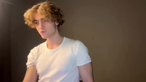 Snapshot of namiraaxel chatting on 11/02/25, 08:55 Georges online show from 11/02/25, 08:55