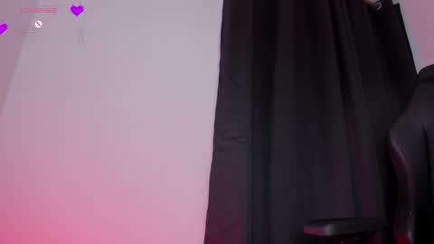 Snapshot of nanaleon chatting on 12/23/24, 08:33 online show from 12/23/24, 08:33