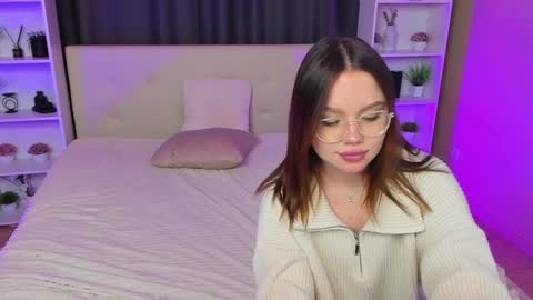 Snapshot of nanami_v02 chatting on 02/08/25, 11:44 Maeve online show from 02/08/25, 11:44