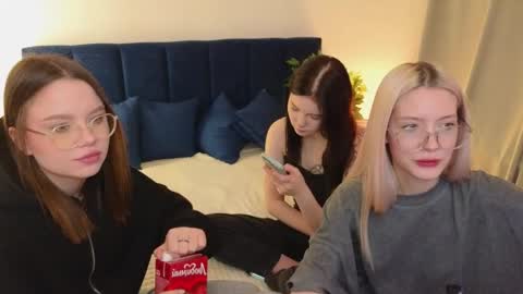 Snapshot of nanami_v02 chatting on 02/18/25, 02:38 Maeve online show from 02/18/25, 02:38