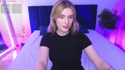 Snapshot of nanami_v02 chatting on 03/11/25, 05:24 Maeve online show from 03/11/25, 05:24