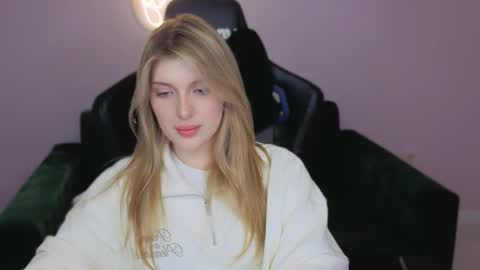 Snapshot of nanami_v02 chatting on 09/28/25, 03:01 Maeve online show from 09/28/25, 03:01