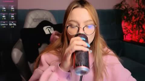 Snapshot of nanami_v02 chatting on 10/20/25, 08:48 Maeve online show from 10/20/25, 08:48