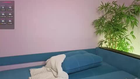 Snapshot of nanami_v02 chatting on 10/28/25, 02:04 Maeve online show from 10/28/25, 02:04