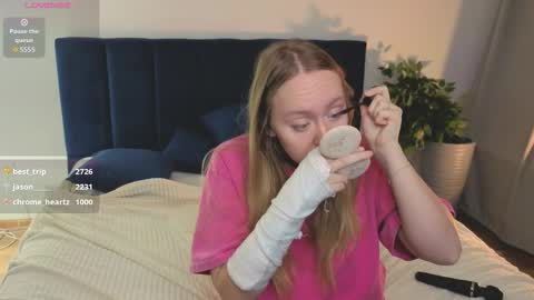 Snapshot of nanami_v02 chatting on 11/08/25, 02:45 Maeve online show from 11/08/25, 02:45