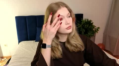 Snapshot of nanami_v02 chatting on 11/17/25, 02:34 Maeve online show from 11/17/25, 02:34