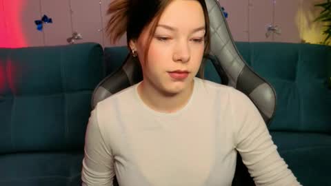 Snapshot of nanami_v02 chatting on 12/14/25, 08:20 Maeve online show from 12/14/25, 08:20